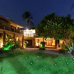 Reef Retreat Resort